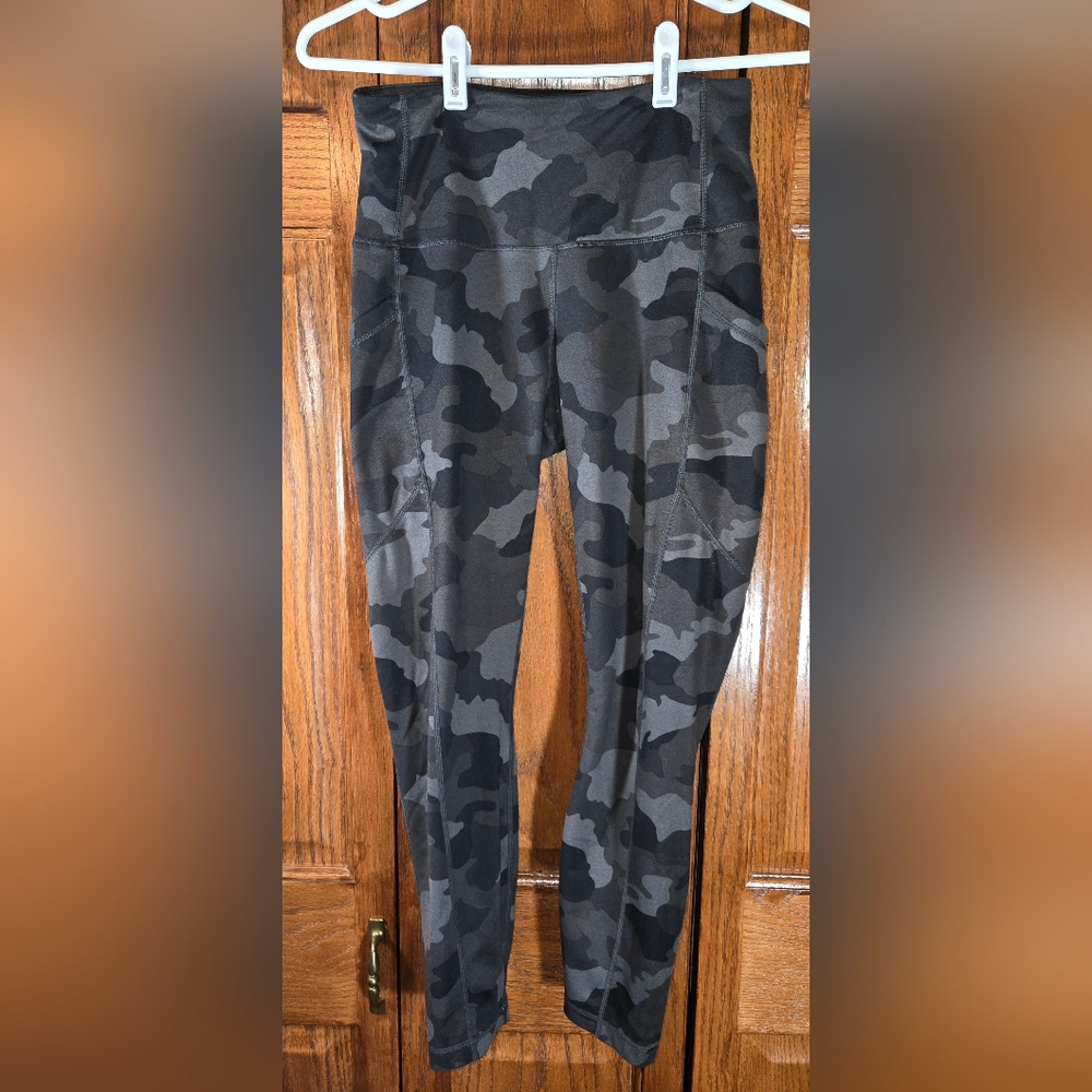 Altar'd State AS Revival Black Gray Camoflague Leggings sz S